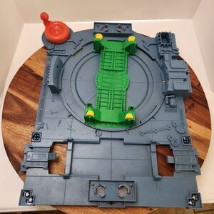 Thomas & Friends 2009 base station HiT toy company